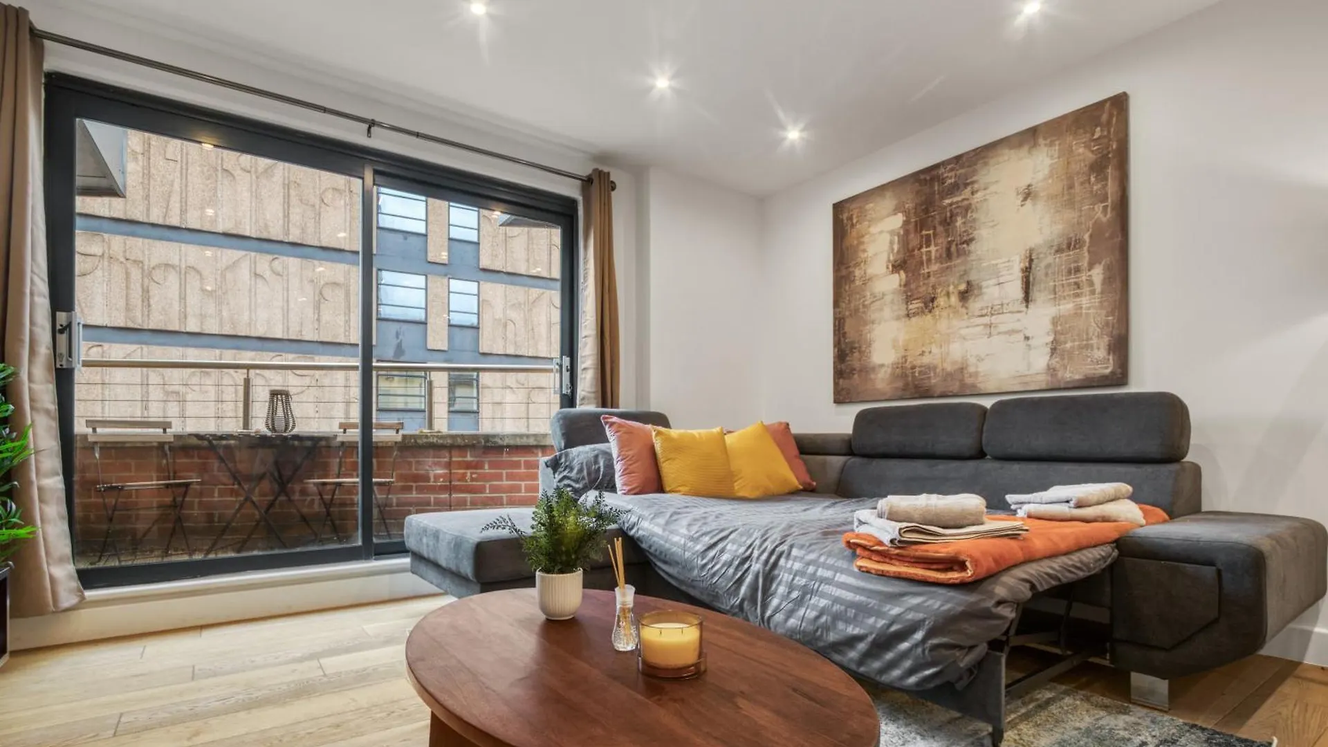A Vibrant 2 Bed & 2 Bath In Old Street Zone 1 Apartment London 0*,